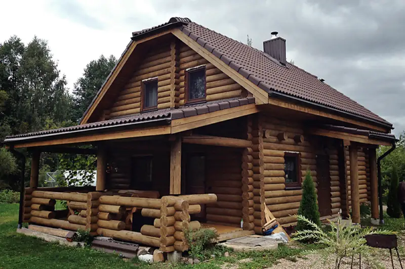 Mūsų pastatytas rąstinis namas su terasa
